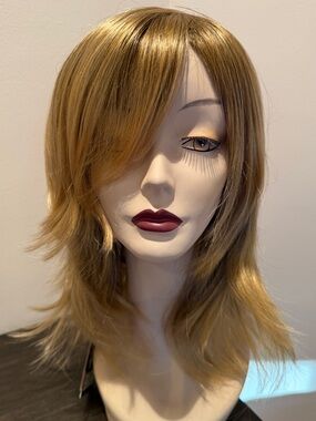 Tony of Beverly Hills - Jesse - Layered Synthetic Wig in Honey Blonde - 0187
